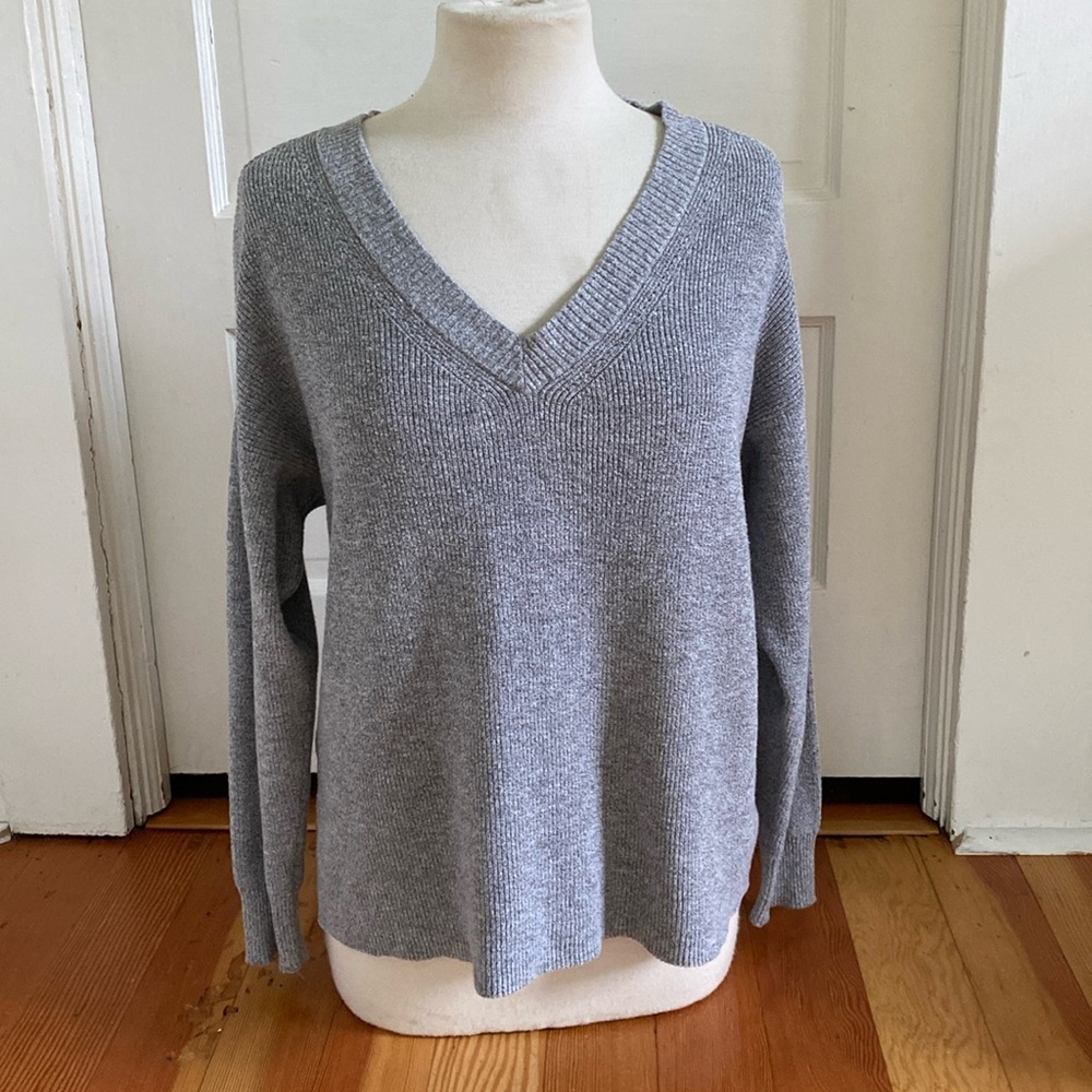 American‎ Eagle V Neck Grey Sweater Medium